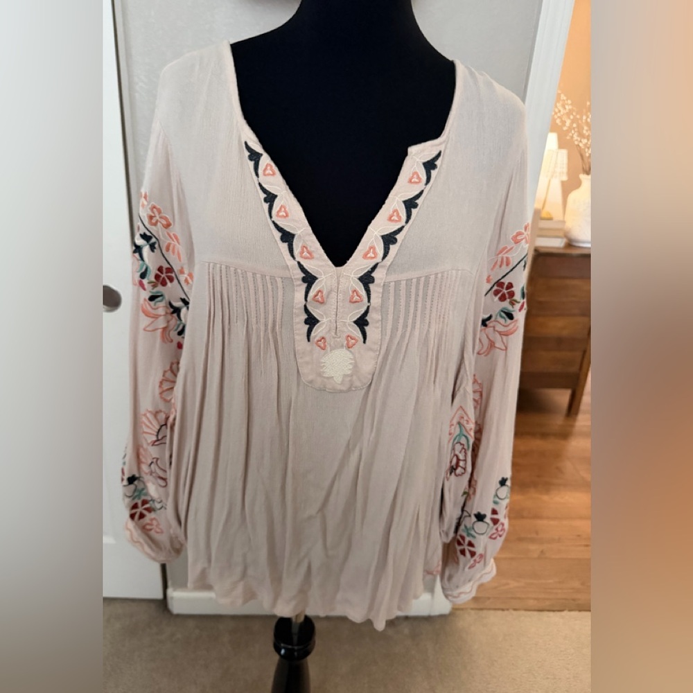 easel Blush Embroidered V-Neck Tunic